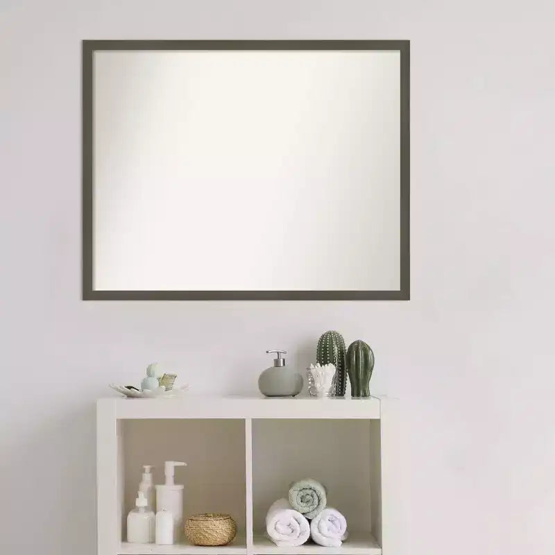 Specchio da parete per bagno con cornice in vero legno Svelte Clay Gray, 76x61 cm, senza smussature