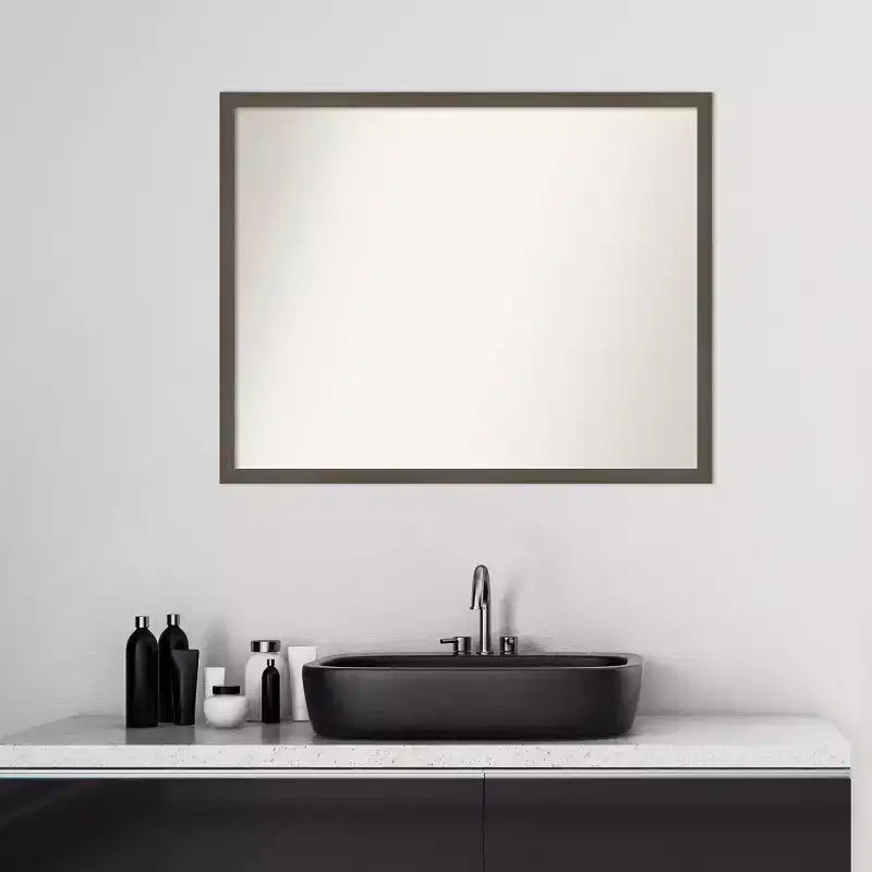 Specchio da parete per bagno con cornice in vero legno Svelte Clay Gray, 76x61 cm, senza smussature