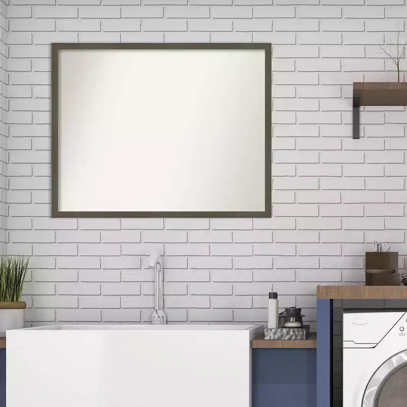 Specchio da parete per bagno con cornice in vero legno Svelte Clay Gray, 76x61 cm, senza smussature