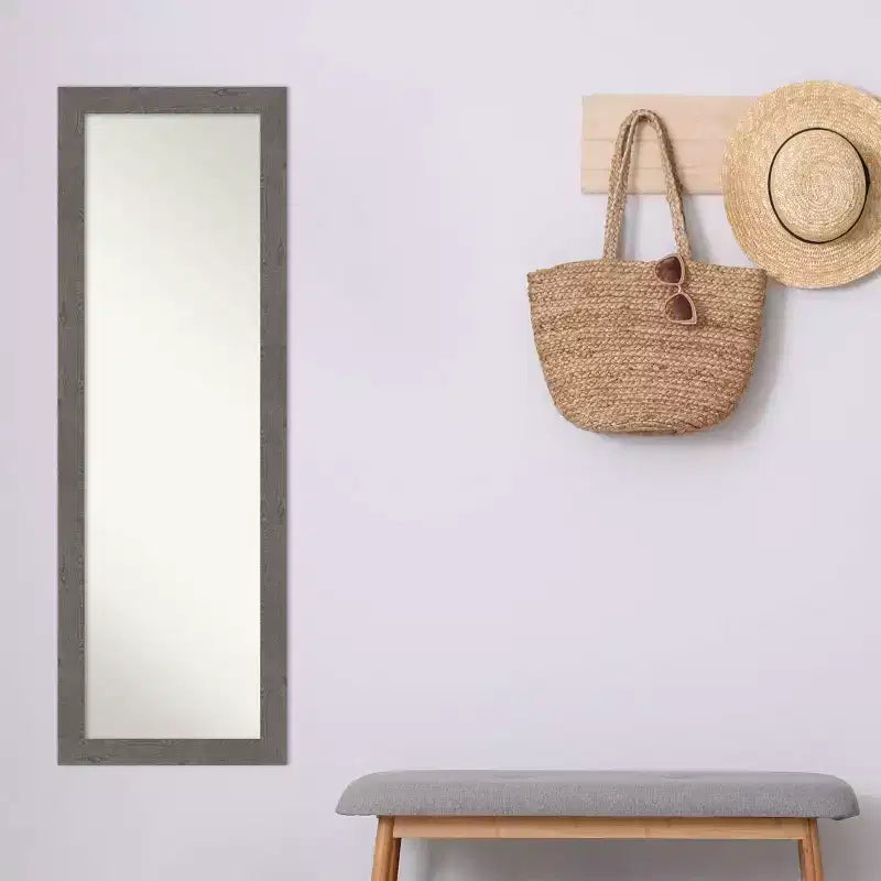 Specchio da porta intero stretto 18" x 52" Rustic Plank Gray, senza bordo bisellato, da appendere alla porta o a parete
