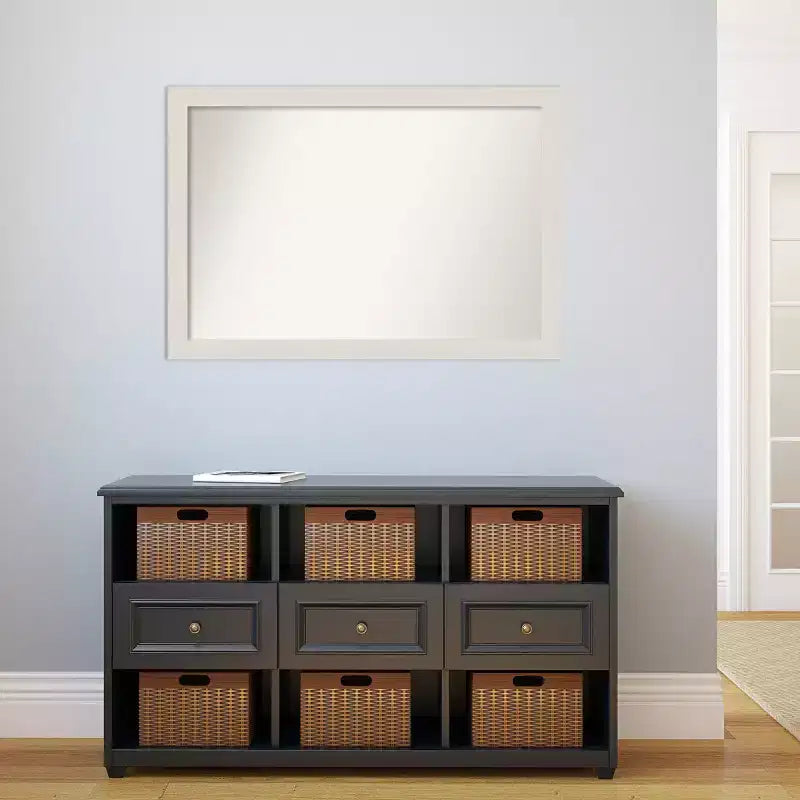 Specchio da parete per bagno con cornice stretta bianca rustica in assi, 40" x 28", senza smusso, hardware di montaggio incluso