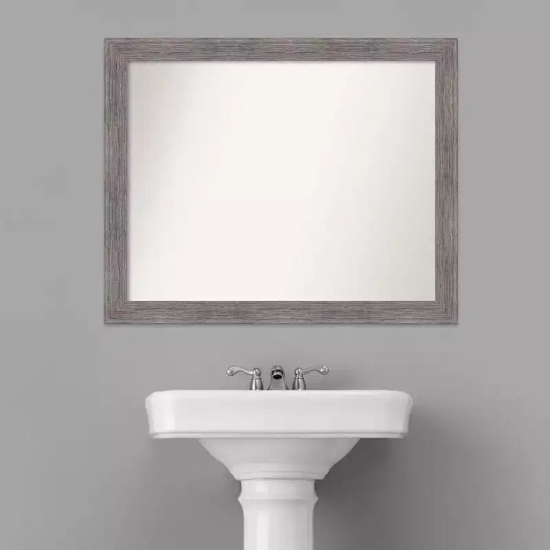Specchio da parete per bagno con cornice stretta "Pinstripe Plank Gray", 32" x 26", non smussato, montaggio a parete