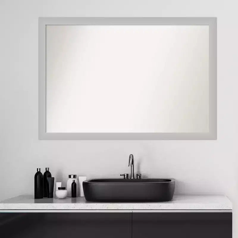 Specchio da parete per bagno con cornice in vero legno, colore argento a bassa lucentezza, 99 x 68,5 cm, non bisellato, hardware incluso