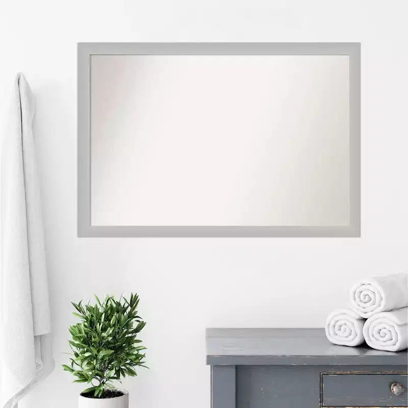 Specchio da parete per bagno con cornice in vero legno, colore argento a bassa lucentezza, 99 x 68,5 cm, non bisellato, hardware incluso