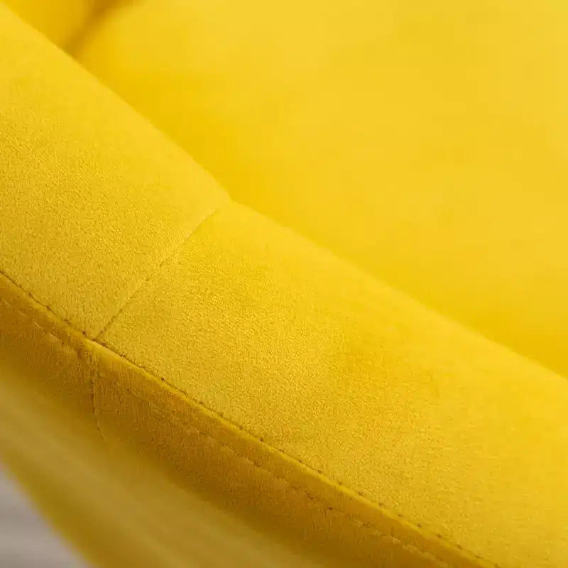 Poltrona direzionale girevole in velluto giallo con base idraulica e rotazione a 360°