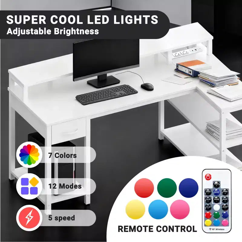 Scrivania da gaming a L con luci LED RGB, presa di corrente integrata, stazione di ricarica USB e supporto per monitor