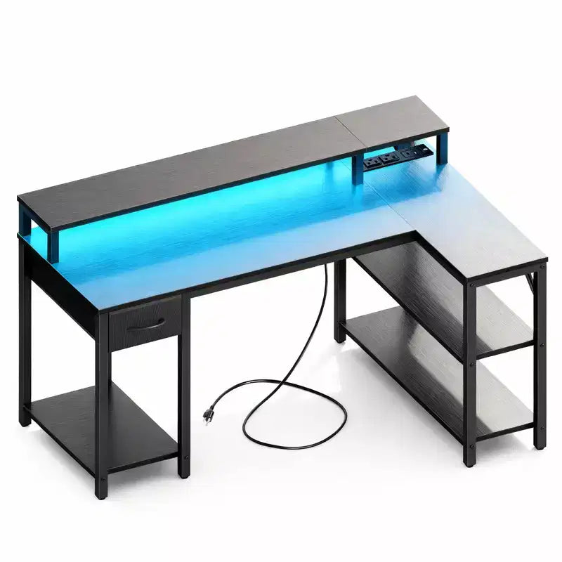 Scrivania da gaming a L con luci LED RGB, presa di corrente integrata, stazione di ricarica USB e supporto per monitor