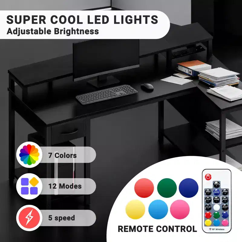 Scrivania da gaming a L con luci LED RGB, presa di corrente integrata, stazione di ricarica USB e supporto per monitor