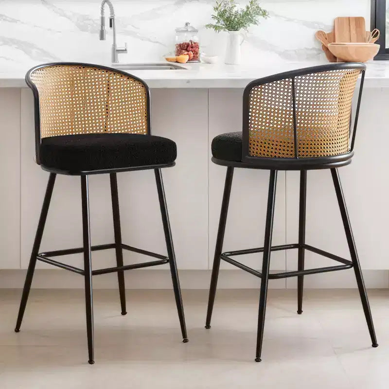 Sgabelli da bar altezza bancone con schienale in rattan, sedile imbottito e struttura in metallo, portata 136 kg (set da 2/3/4)