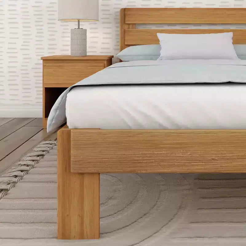 Letto a piattaforma Queen rustico con testiera a doghe, legno massello di pino, capacità di 340 kg