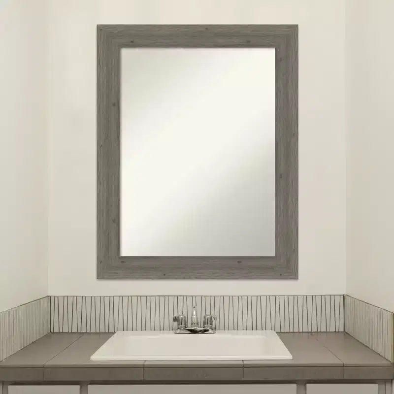 Specchio da bagno da parete in vero legno grigio stretto non bisellato, 28.5 x 22.5 pollici