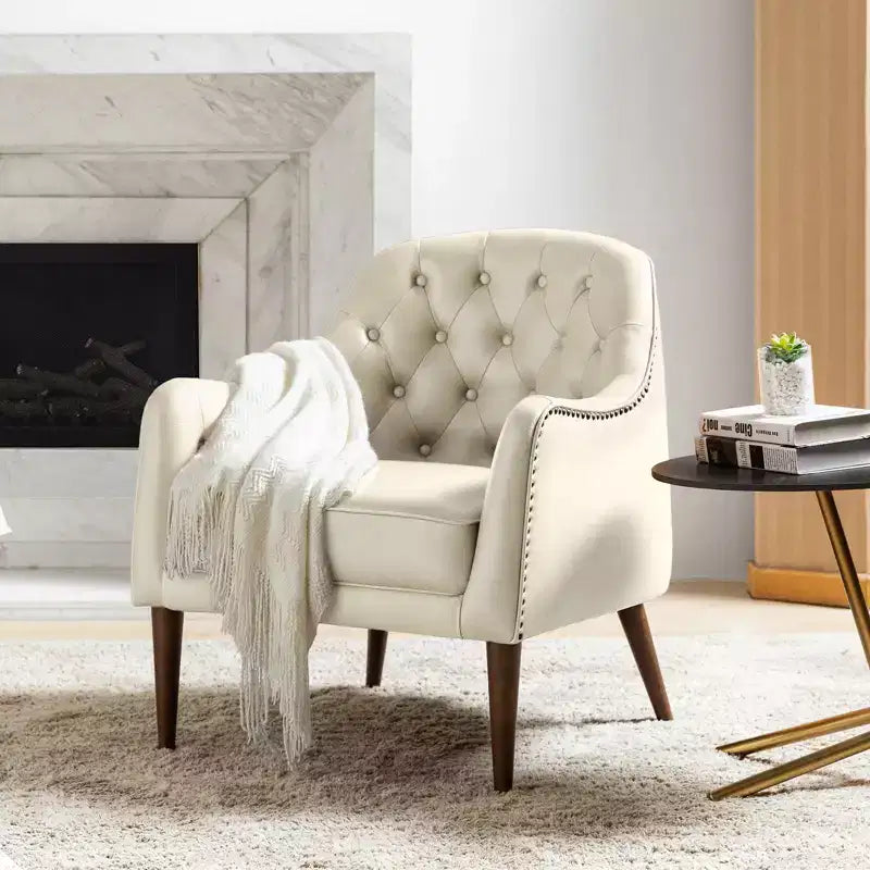 Poltrona a barilotto imbottita in vera pelle, larghezza 72,4 cm, con gambe in legno massello