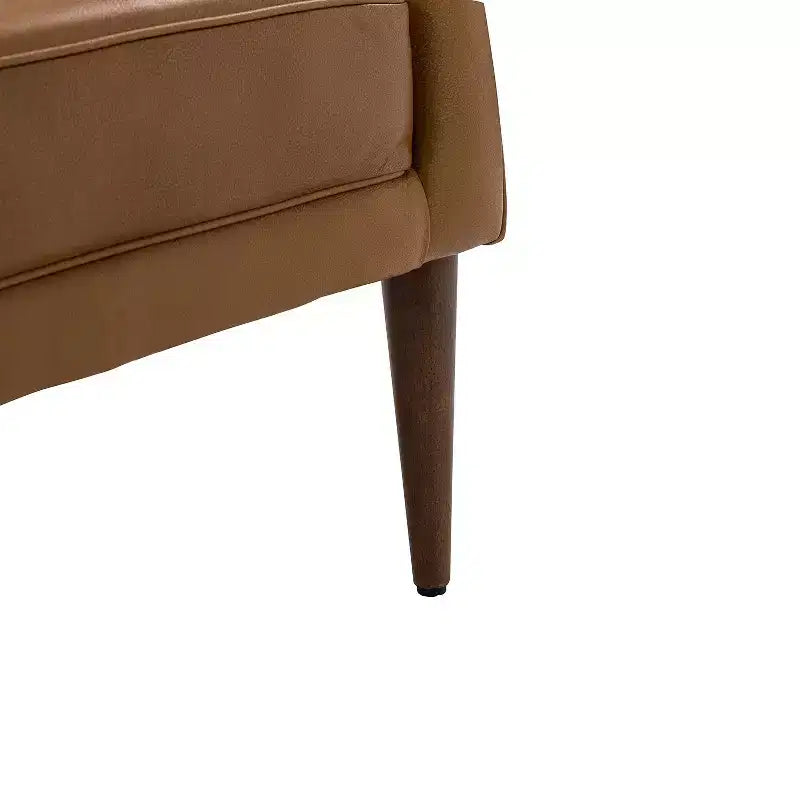 Poltrona a barilotto imbottita in vera pelle, larghezza 72,4 cm, con gambe in legno massello