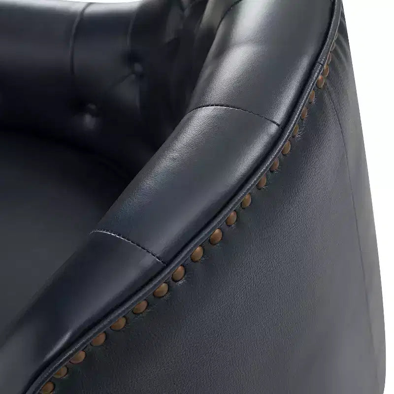 Poltrona a barilotto imbottita in vera pelle, larghezza 72,4 cm, con gambe in legno massello